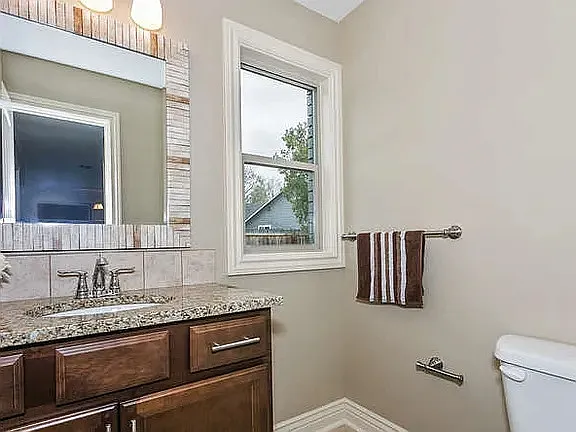 2307 N Hathway Cir — Photo 2