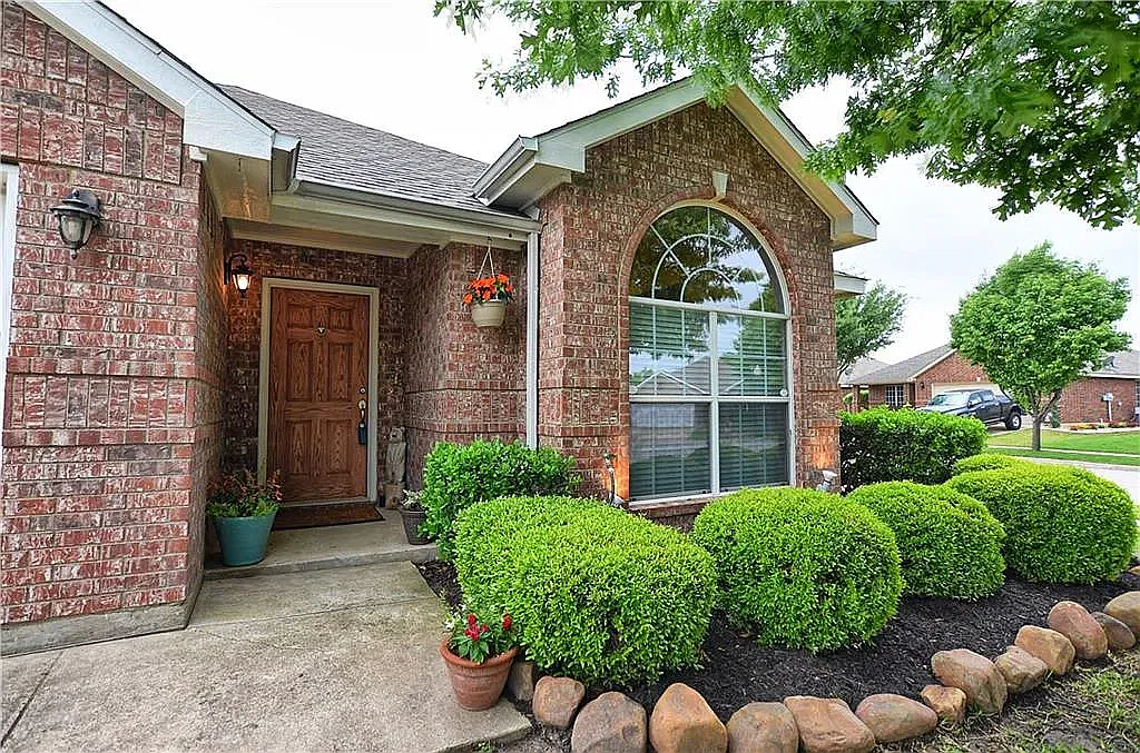 3 bed, 1815 sqft, $2,400 — Photo 2