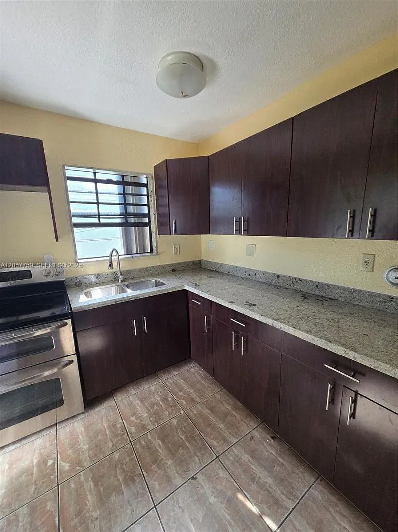 3 bed, 2.0 bath, $2,700 — Photo 3