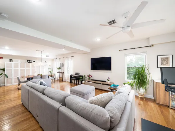 65 Storms Avenue image 4 of 29