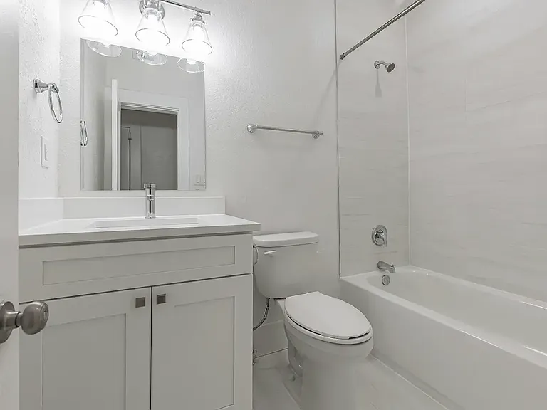 Innovo Living Hyde Park — Photo 75