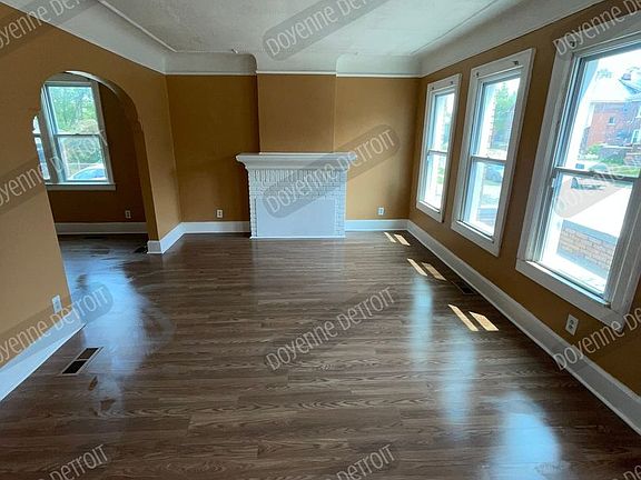 4th image of 2952 Waverly Ave #1