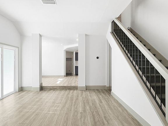 4th image of 6704 SPRING FRONT DR