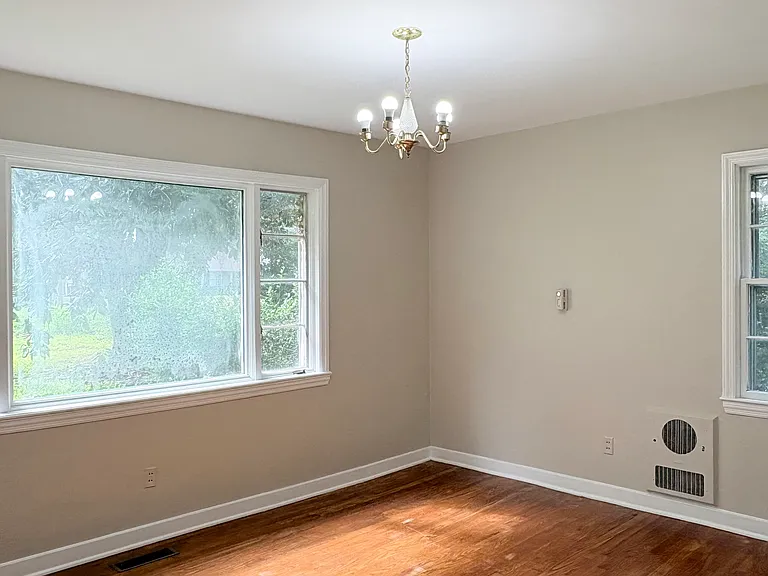 1573 Three Springs Rd — Photo 9
