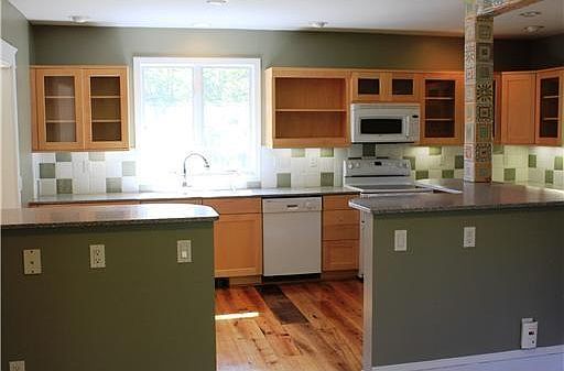 2nd image of 458 1st Ave