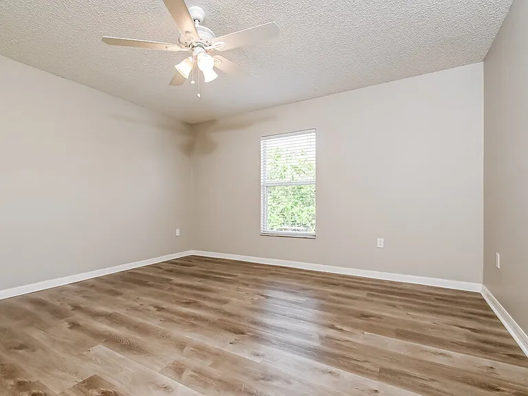 10415 Opus Dr — Photo 16