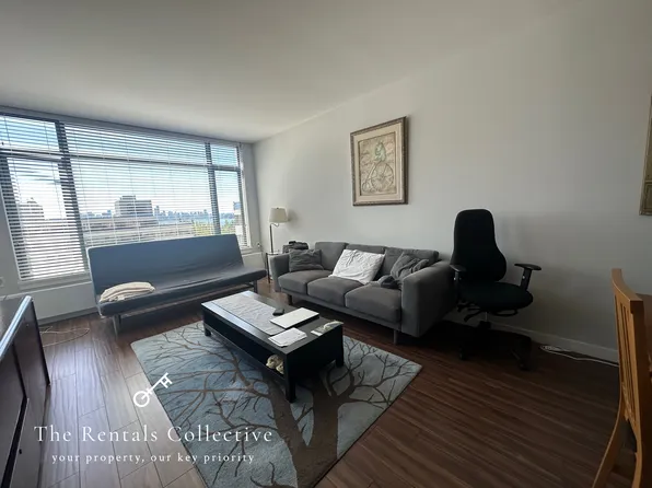215 W 1st St #503, North Vancouver, BC V7M 1B3