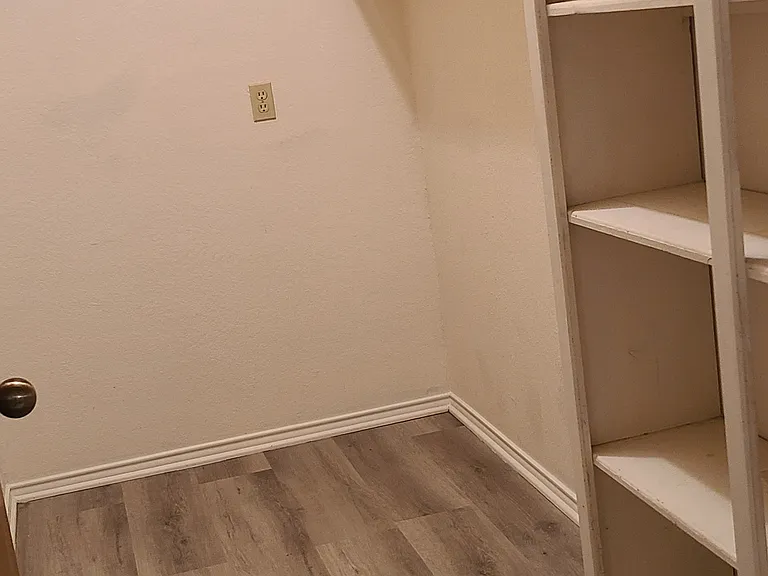 Storage room /pantry