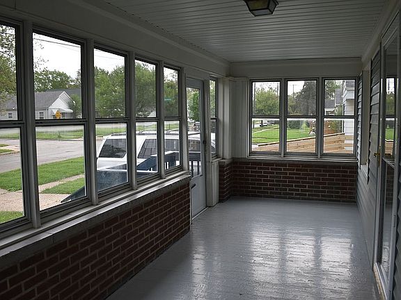 2nd image of 4805 Burnham Ave