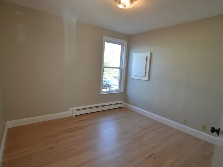 14 Roundy St #1 — Photo 4