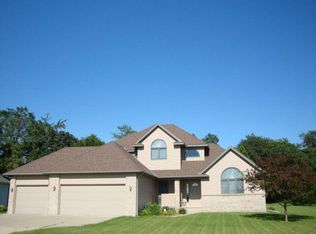 2106 Coventry Ln, North Mankato, MN 56003