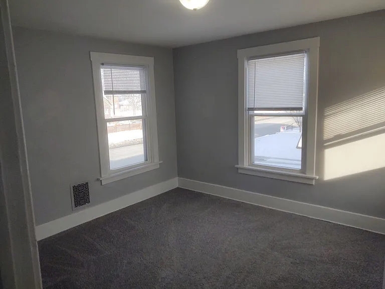 201 & 203 E Locust St — Photo 10