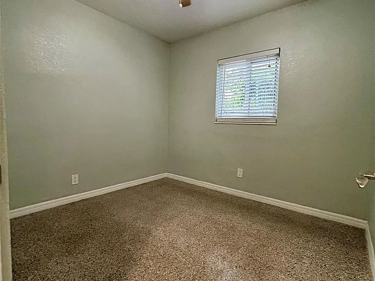 5950 NE 6th Ave — Photo 14