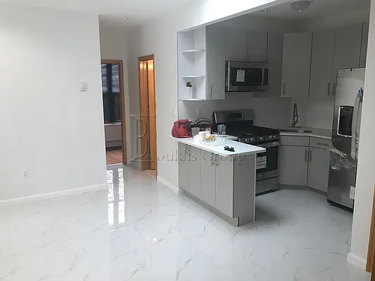 Rented by Bouklis Group | media 10