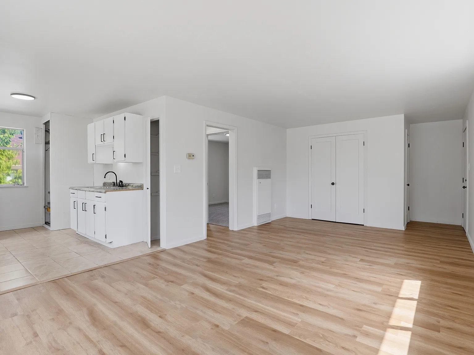 538 Colorado Street West - 3 — Photo 4
