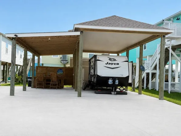 986 S Redfish St, Crystal Beach, TX 77650
