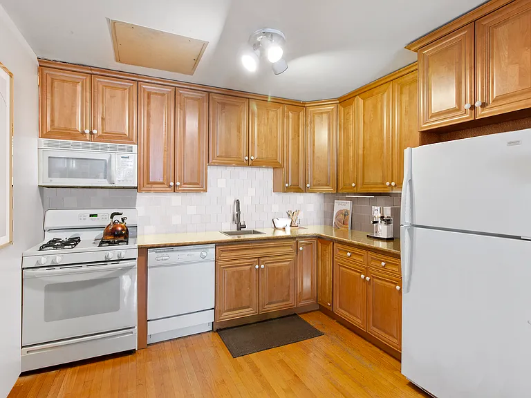 59 W 94th St #2R — Photo 4