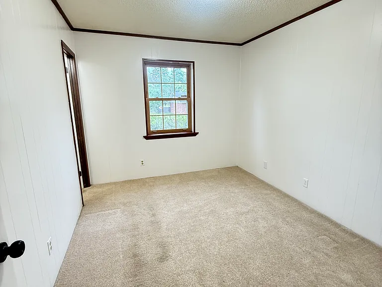 109 Davis Ln — Photo 11