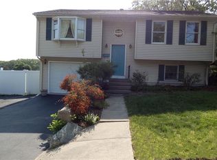 14 Haddon Hill Rd, Cranston, RI 02905