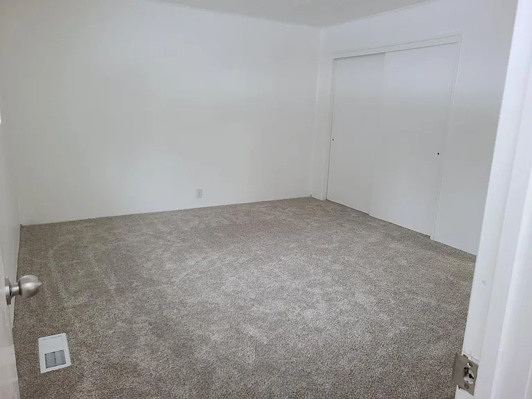 303 E Christina St — Photo 19