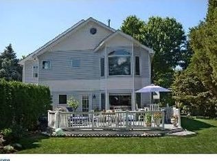 325 Valley View Rd, Springfield, PA 19064