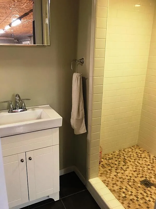 Studio, 1.0 bath, $895 — Photo 3