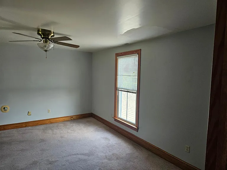 22864 Prince Edward Hwy — Photo 25