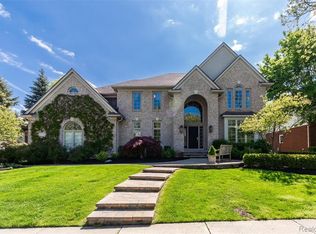 3772 Sleepy Fox Dr, Rochester Hills, MI 48309