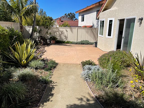 3rd image of 907 Rosemary Ave