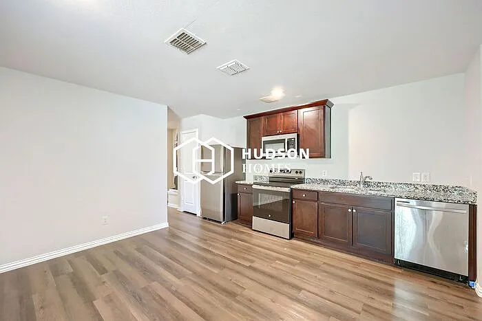 413 Lottie St #A — Photo 5