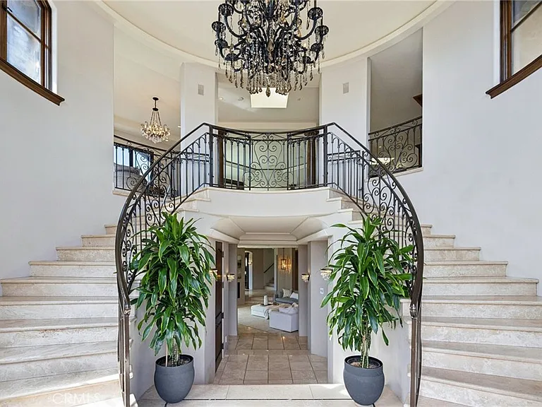 215 S Poinsettia Ave — Photo 5