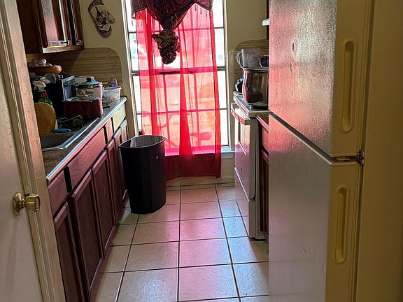 2nd image of 8012-14 Skysail Ave