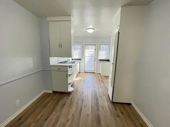 5th image of 2015 Argyle Ave APT 17