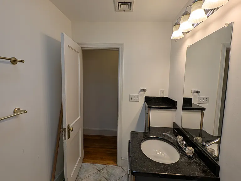1900 Washington St #3 — Photo 13