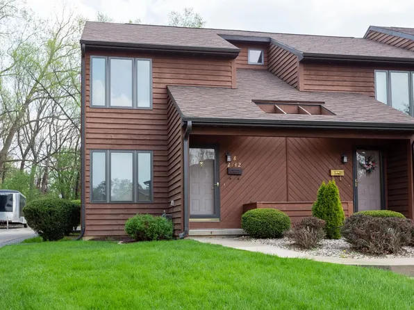 2742 Pleasant View Dr, Dubuque, IA 52001