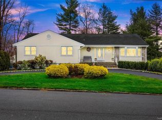 10 Hunter Dr, Eastchester, NY