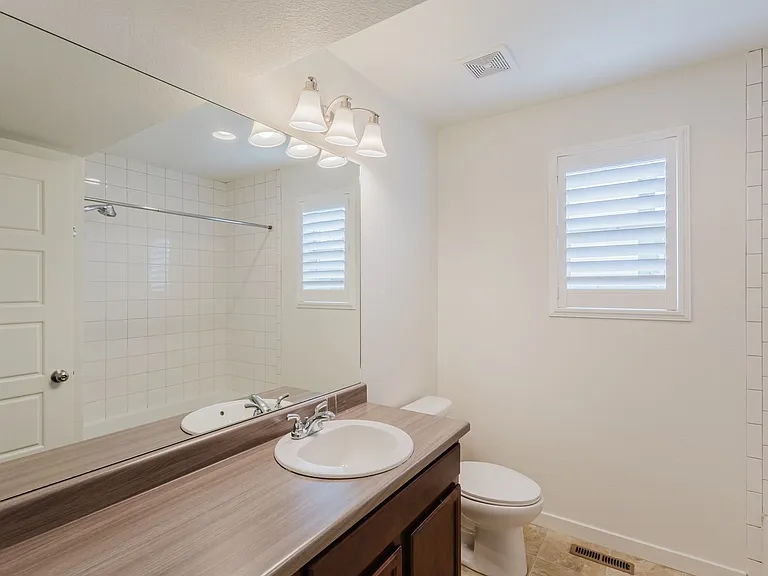 2656 Champagne Ave — Photo 21