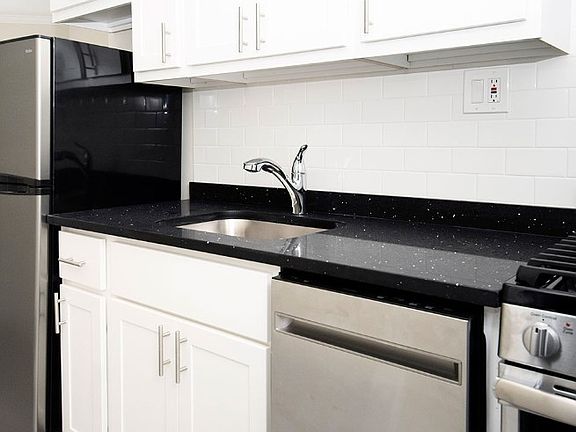 2nd image of 646-48 W Roscoe St #646.5-3S