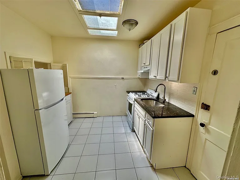 918 Hempstead Tpke #4 — Photo 3