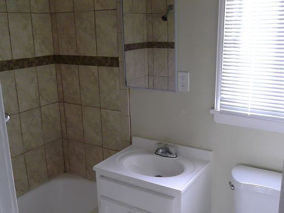 5th image of 527 N Alexandria Ave APT 7
