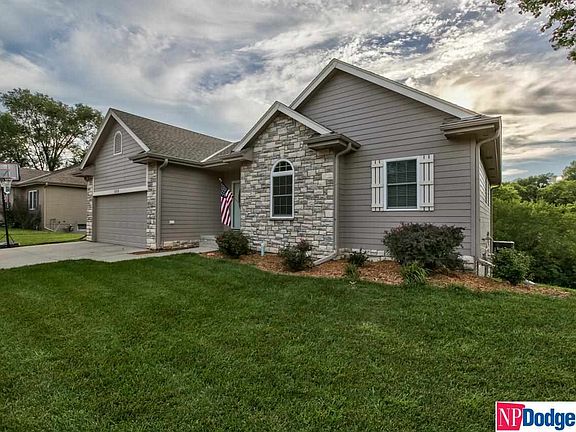 3rd image of 1212 Earl Ct