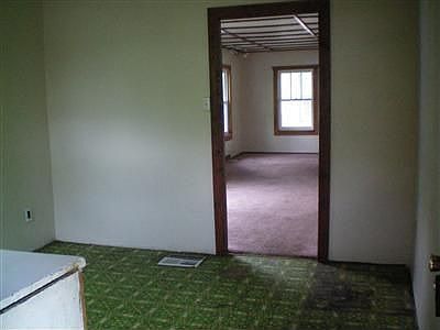4th image of 310 Battle Creek Ave