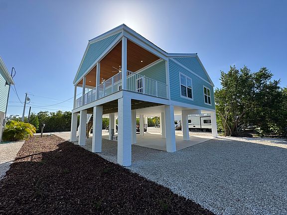 2nd image of 27215 Mariposa Rd