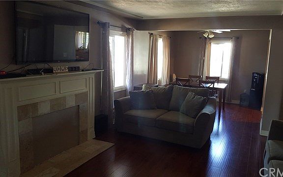 3rd image of 10202 Doty Ave