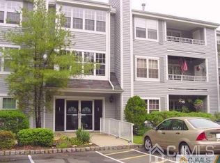 202 Raintree Ct, Helmetta, NJ 08828