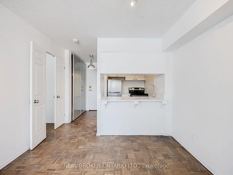 105 McCaul St #708 — Photo 6