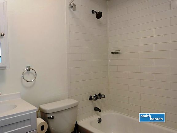 4th image of 114 Smith St APT 3R