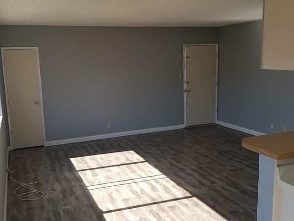4th image of 489 E 55th St