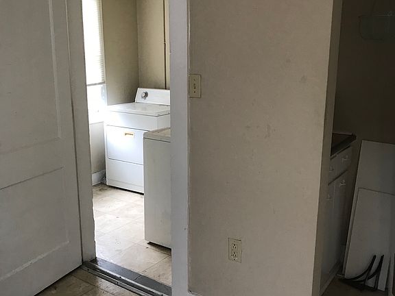 2nd image of 1015 Kentucky St