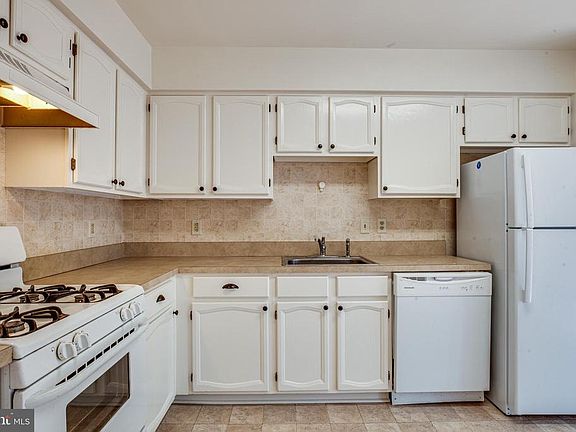 Lots of cabinet space in the kitchen.